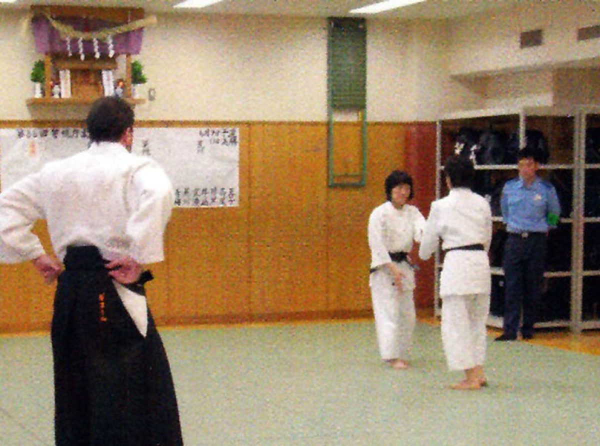 Guillaume Erard teaches Aikido to the Tokyo Metropolitan Police